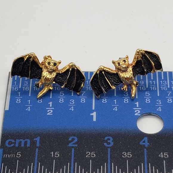 Vintage Flying Bat Halloween Stud Earrrings - Picture 2 of 6